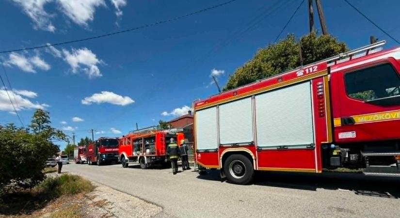 Családi ház gyulladt ki egy borsodi faluban, nagy erőkkel vonultak a tűzoltók