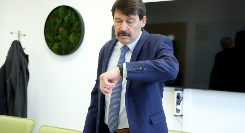 Eddig 18 milliárdunkba került Áder János alapítványa