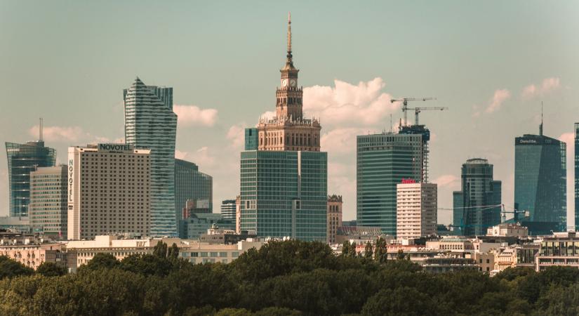 A kórházi botrány politikusokat is elért, lemondott két főpolgármester-helyettes Varsóban