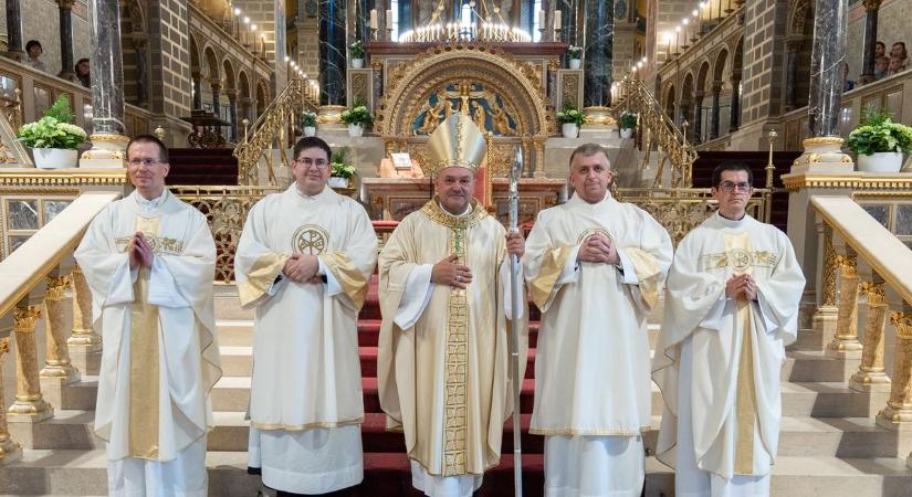 Örömünnep a pécsi székesegyházban: két új diakónust szenteltek fel