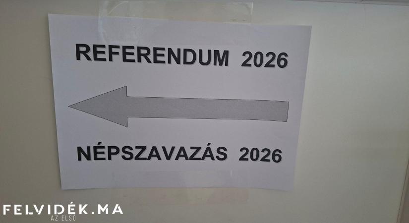 Nyugodtan zajlik a népszavazás, minden rendben működik