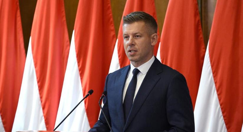 Magyar Péter: a kormány benyújtotta az Alaptörvény 17. módosítását