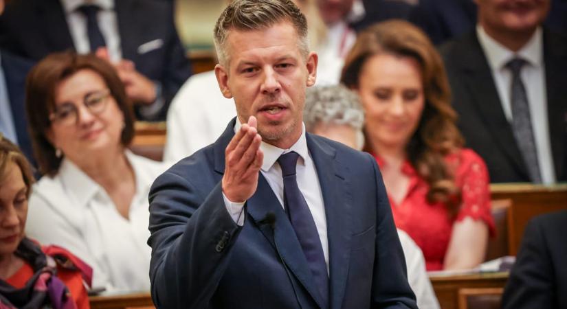 Magyar Péter benyújtja az Alaptörvény-módosítást, amivel megszűnik Sulyok Tamás megbízatása