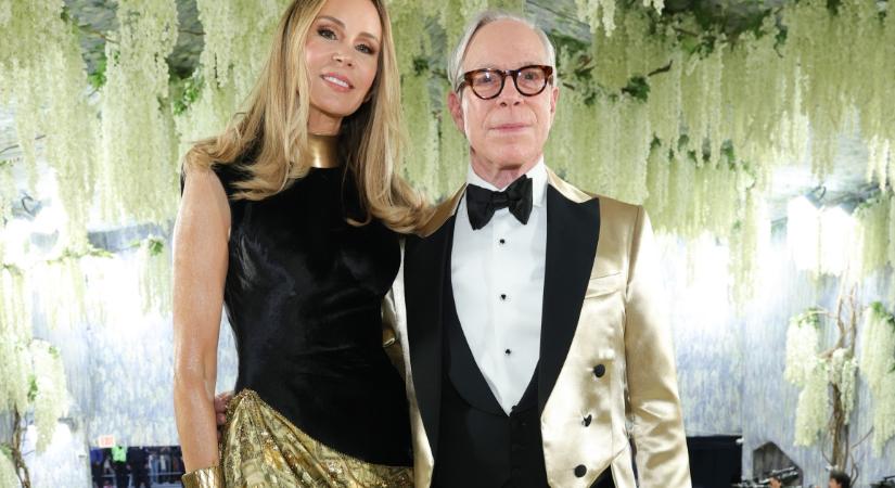 Tommy Hilfiger 15 évvel fiatalabb felesége igazán gyönyörű nő: az idén 60 esztendős Dee nemcsak csinos, de valódi stíluskirálynő is