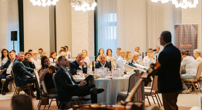 Ákovita: Csíkszeredában gyűltek össze a Kárpát-medence legjobb pálinkafőző mesterei