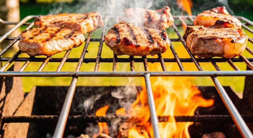 Ráégett a hús a grillre? Így lesz makulátlanul tiszta a grillrács másodpercek alatt