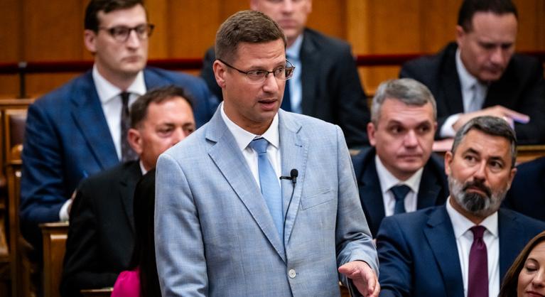 Gulyás Gergely az alkotmánymódosításról: Mostantól bárkivel bármit meg lehet tenni Magyarországon