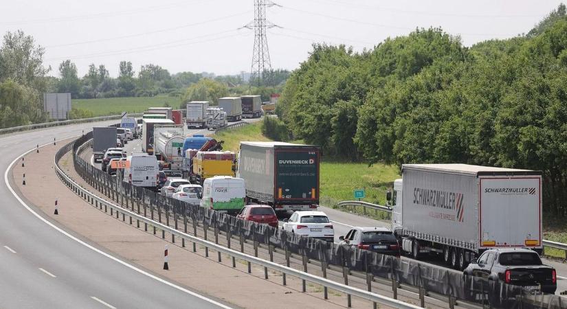 Halálos baleset az M3-ason: hiába érkezett mentőhelikopter, nem tudták megmenteni a férfi életét