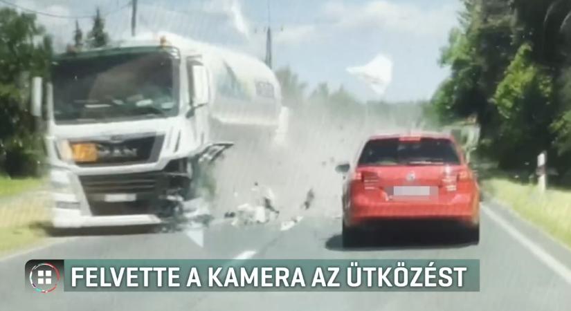 Ijesztő jelenetet rögzített a kamera – veszélyes anyagot szállító kamionnal ütközött egy autó
