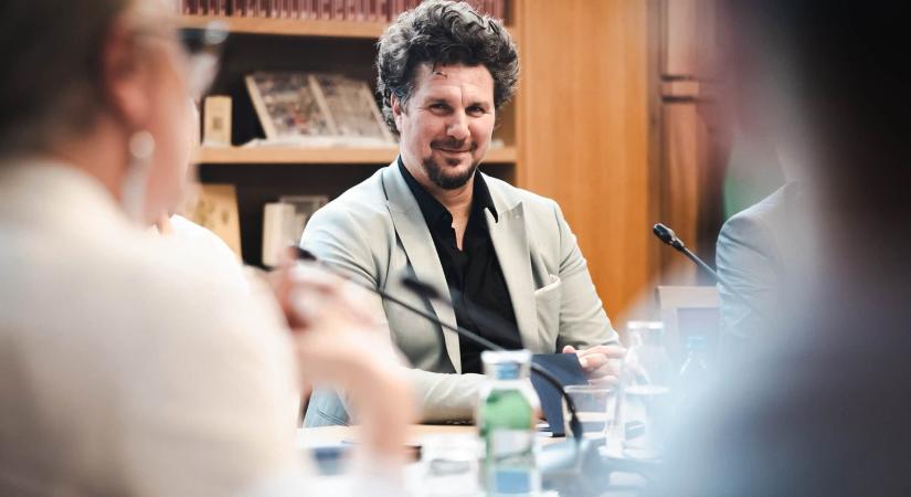 „Nehéz új korszakot nyitni azokkal, akik a lövészárkokat ásták” – Nagy Ervin is reagált Krasznahorkai döntésére