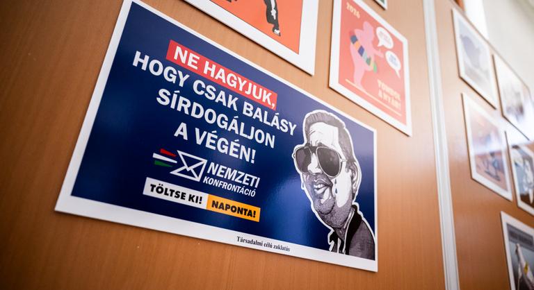 Orbán Viktor rózsaszín úszógumit húzott, Balásy Gyula a milliárdos profitján sírdogál