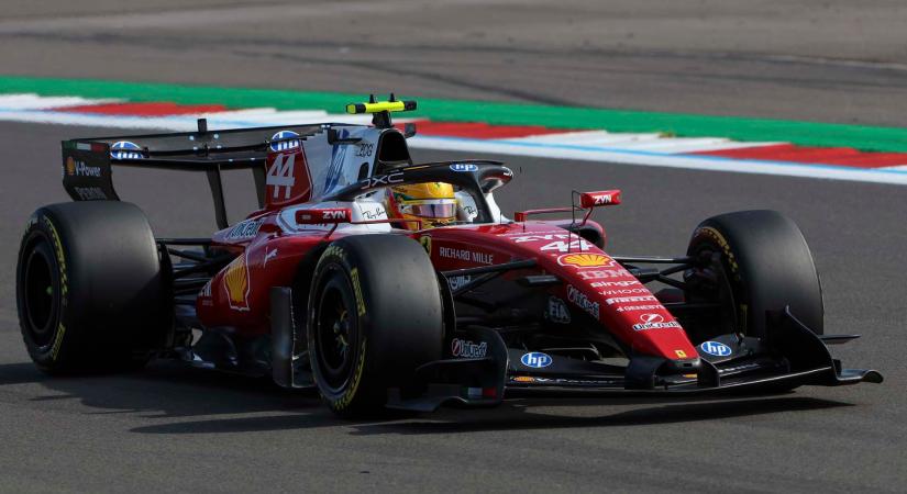 Hamilton: Csapatként dolgozunk, hogy legyőzzük a Mercedest