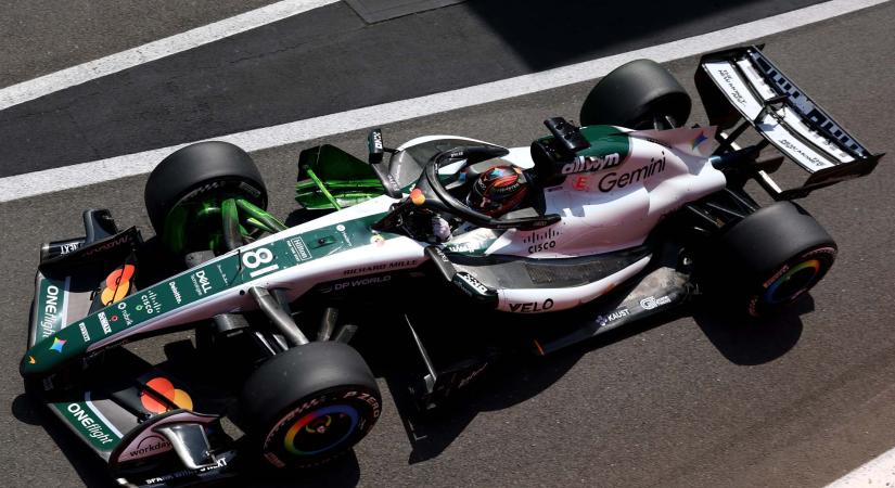 [Videó] Piastri megúszott egy bokszutcai ütközést Silverstone-ban