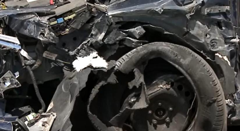 Ijesztő videó: veszélyes anyagot szállító kamionba rongyolt bele egy autó Szombathelyen