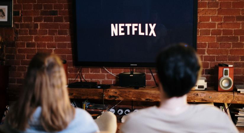 Miért nyúlunk a komfortsorozatokhoz? Így segíthetnek lelassulni egy nehéz nap után