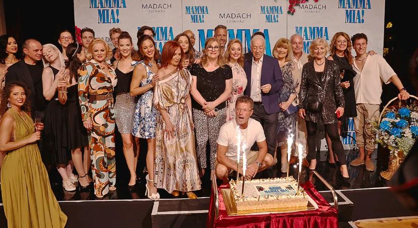 600. alkalommal hódított a Mamma Mia! – Stohl András és a teljes sztárgárda együtt ünnepelte a történelmi estét