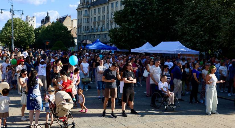 Ilyen volt a Felnézek Fesztivál záró napja Debrecenben - fotókon és videón a koncertek és a legjobb pillanatok!