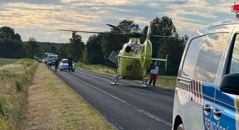 Súlyos baleset történt a dunántúli úton, mentőhelikoptert riasztottak a helyszínre