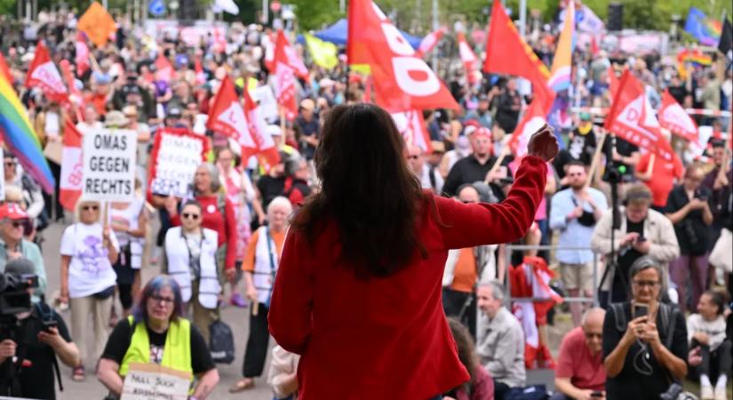 Tízezrek tüntettek a szélsőjobb ellen Németországban