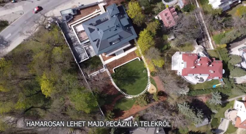 Magyar Péter a Kutyapárt videóját tette közzé Áder János luxusvillájáról
