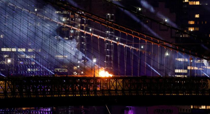 Kigyulladt a Brooklyn híd, félresikerült az ünnepi tűzijáték