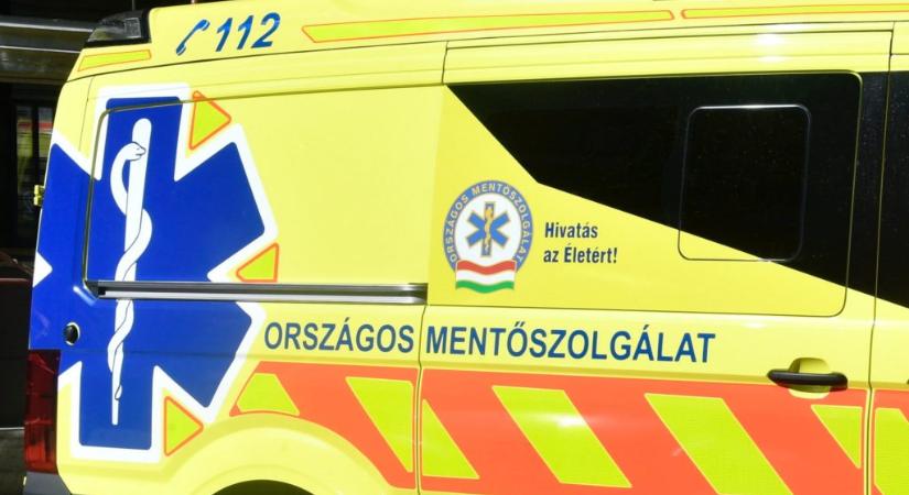 Nem élte túl a kisfiú, akit maga alá gyűrt az autó két hete