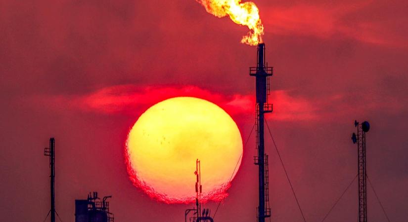 Megy a pazarlás, tavaly annyi földgázt égettek el a kitermelők fáklyázással, amennyi egy egész földrész energiaigényét fedezné