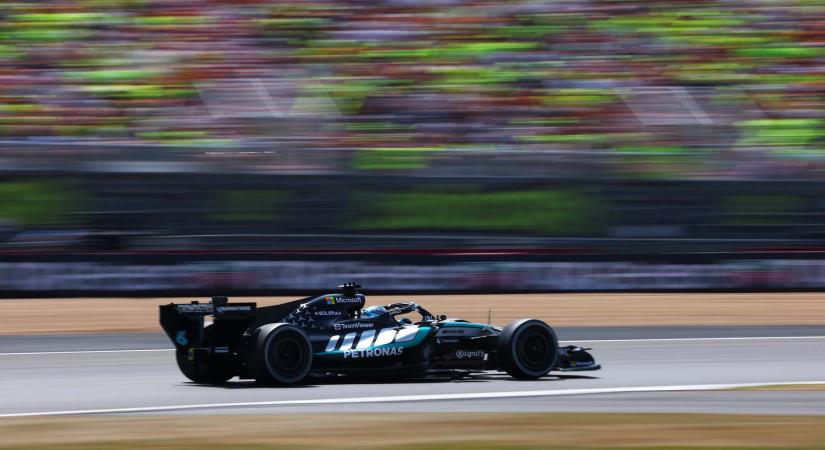 Russell értetlenül áll a silverstone-i sebességhiány előtt
