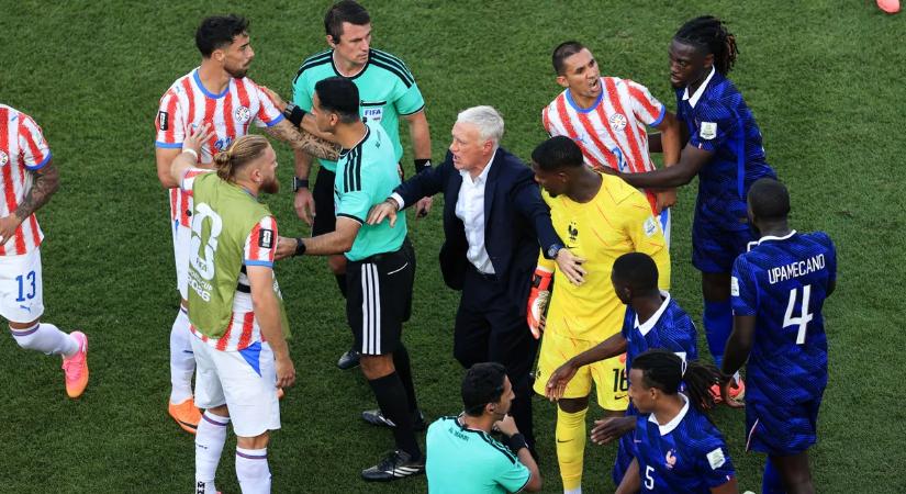 „A felét lerángatnám a pályáról” – elszabadultak az indulatok a Paraguay-Franciaország meccs után - galéria