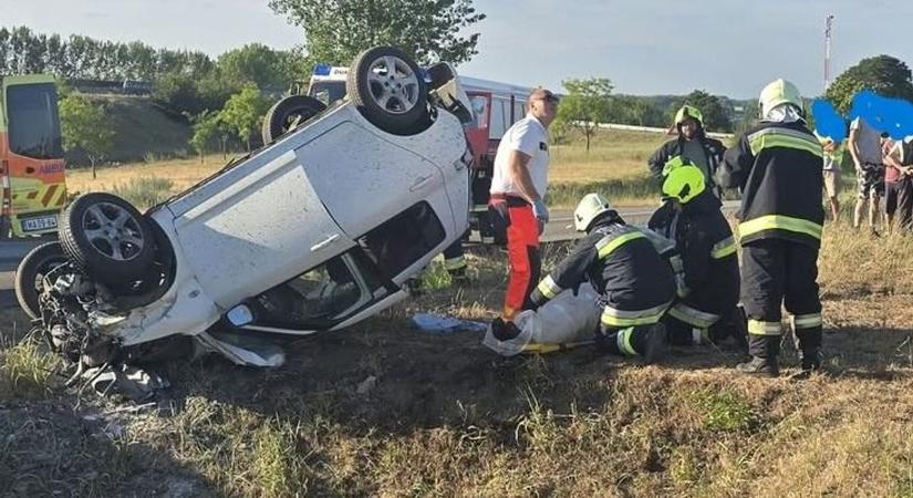 Súlyos baleset az M6-os autópályán, mentőhelikopter is érkezett (galéria, videó)