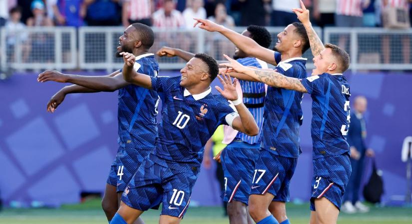 Deschamps megkérte két játáékosát, hogy védjék meg Mbappét...