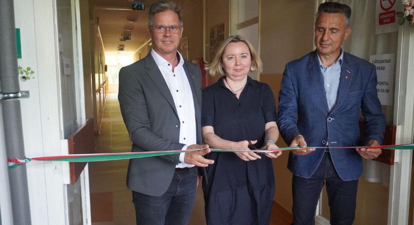 Nagy bővítés az Ezüstfenyő Idősek Otthonában: új pavilon nyílt (galéria)