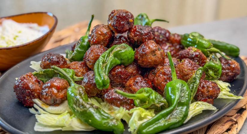 Mini húsgolyók sült padron paprikával