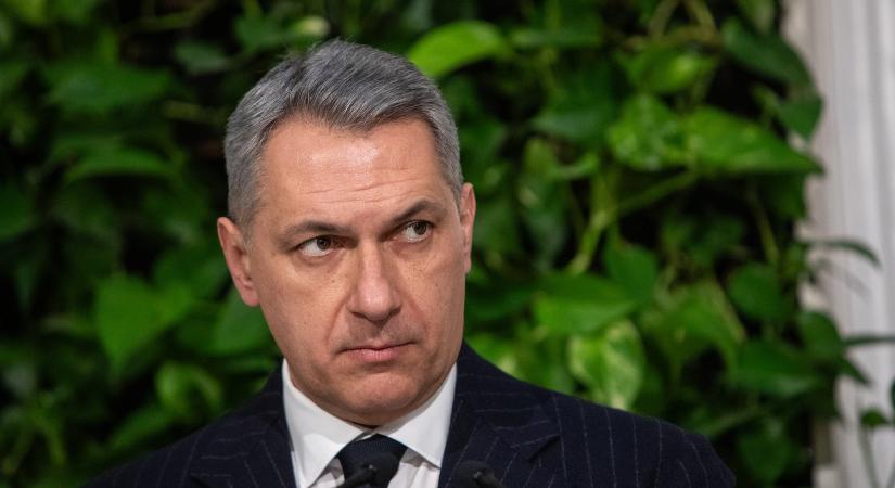 Lázár János is megérkezett: ő is beszállt a vitába