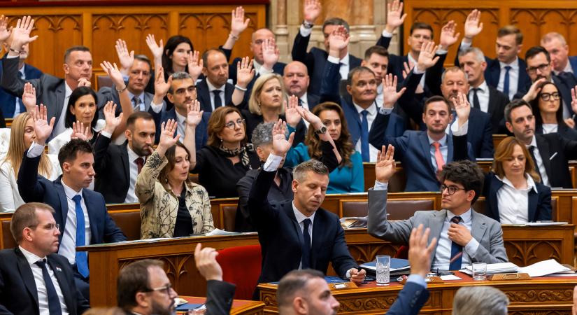 Megérdemlik a politikusok a hosszú nyári szabadságot?