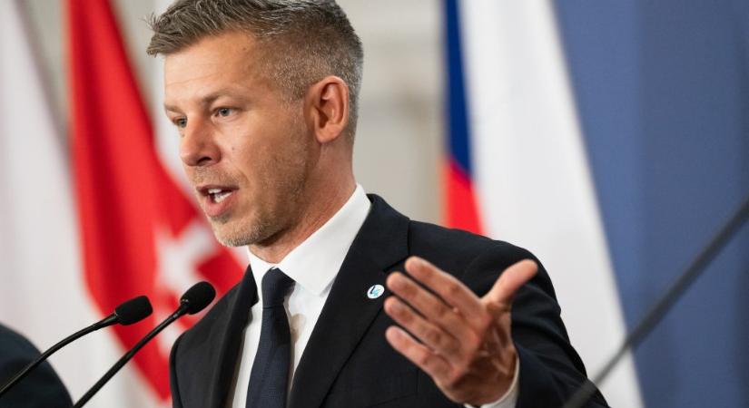 Magyar Péter azt írja, Áder János alapítványa 7 milliárd forint közpénzt kapott a választások előtt