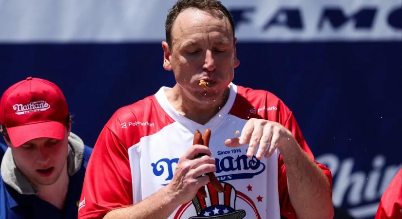 A hőség miatt csak 66 hot dogot tudott magába tömni az amerikai bajnok