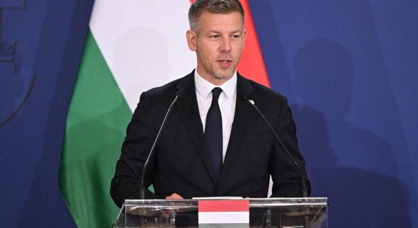Magyar Péter benyújtotta az Alaptörvény-módosítást, már nyáron új államfőt választhatnak