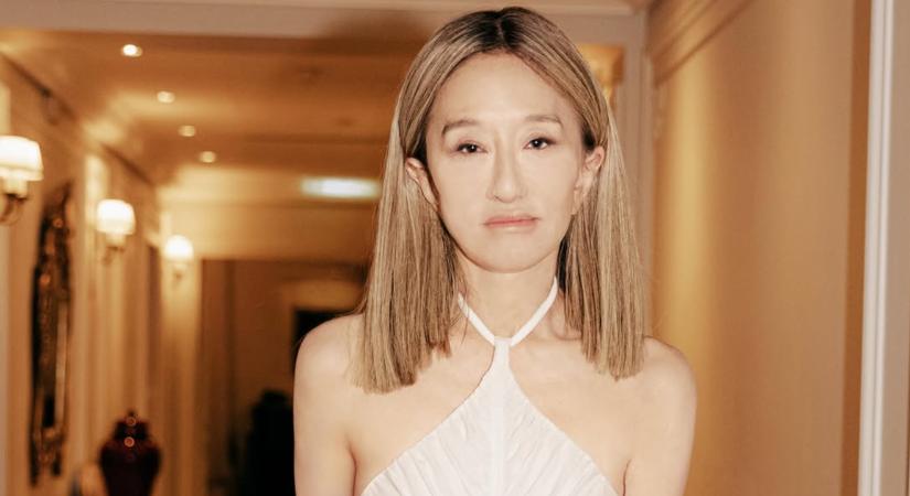 Vera Wang 77 évesen is ragyog: szőke frizurával és fehér ruhában ünnepelte a születésnapját