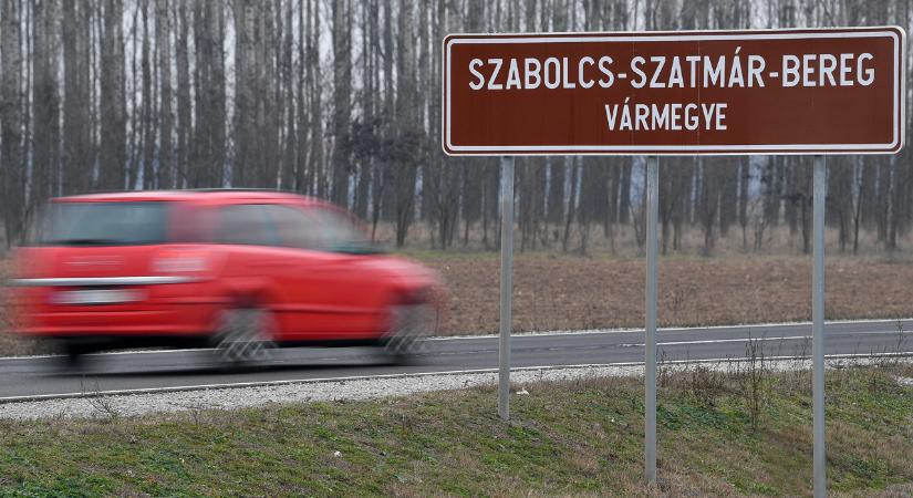 Már nincsenek meg a leszerelt megyenévtáblák, 50 millióba kerülhet az újak legyártása