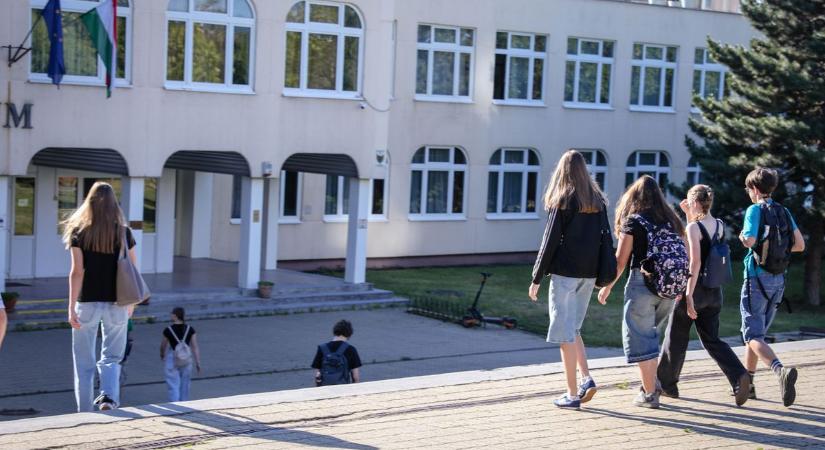 100 ezer forint tanévkezdésre: az egyedülálló szülők fellélegeztek, a dolgozó családok közül viszont sokan kimaradhatnak?