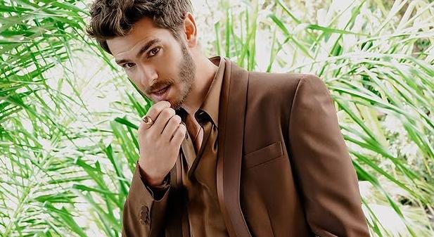 Andrew Garfield megnövesztette a haját