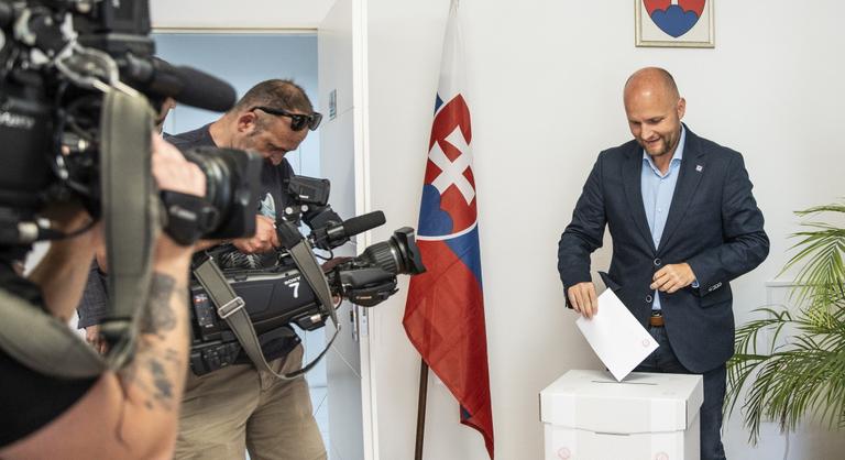 Alacsony részvétel miatt elbukott a Robert Fico miatt is kiírt népszavazás