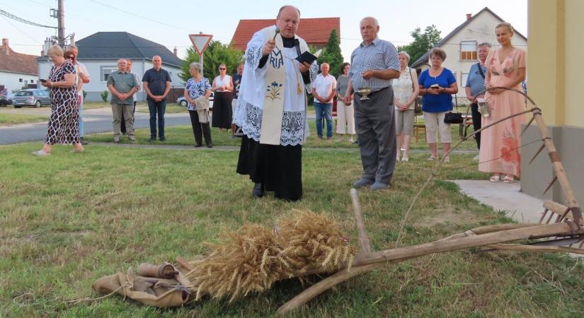 Sarlós Boldogasszony-napján ősi szokás szerint ünnepeltek a kónyiak - fotók, videó