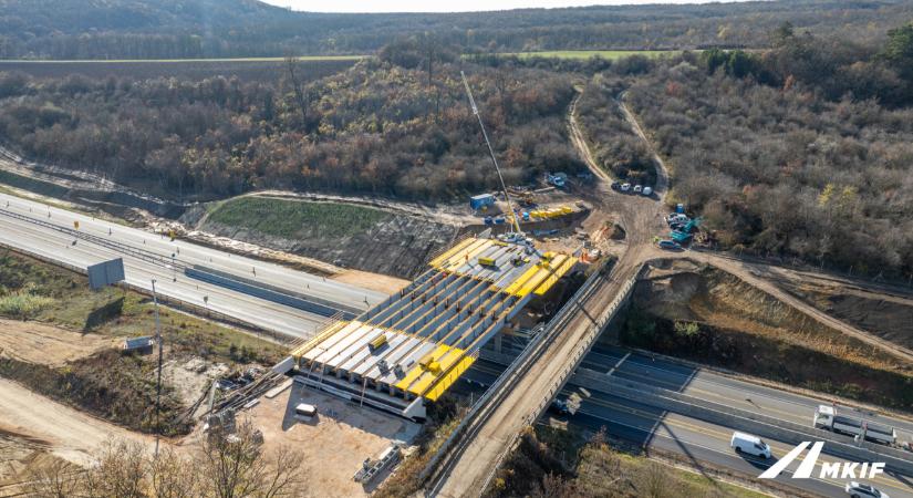 A mai napra is elesett az M1-es