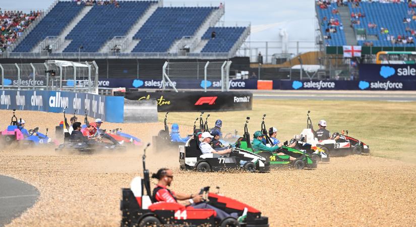 Képeken az F1-esek őrült Lego-parádéja
