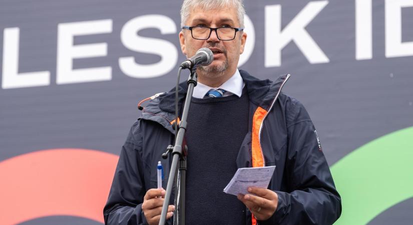 „Pont az ellenkezőjét éri el a miniszterelnök úr” – Hadházy Ákos üzent Magyar Péternek