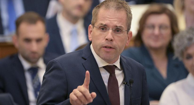 Magyar Péter elutazik, egy hétig Ruff Bálint veszi át itthoni feladatait
