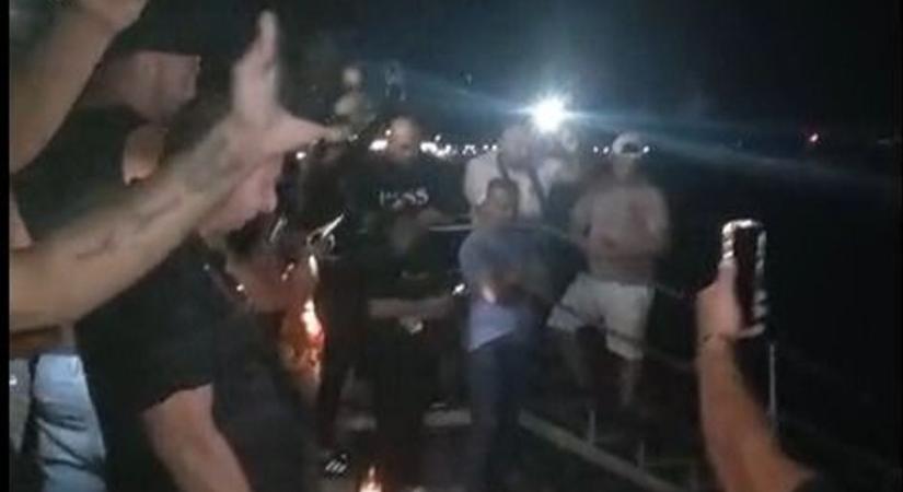 A rendőrök még nyomoznak, de fél Kaposvár felvonult Csokiért virrasztani