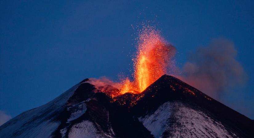 Ismét hamut szórt az Etna, ideiglenesen lezárták a repülőterét